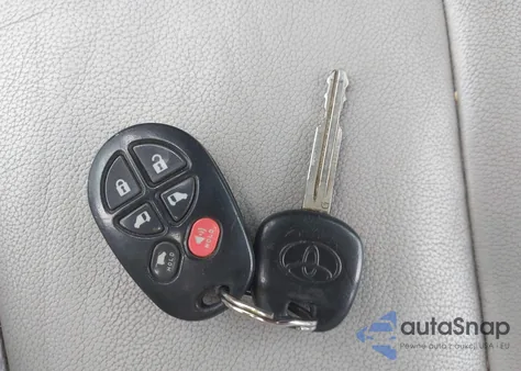 2013 Toyota Sienna Xle V6 8 Passenger from USA, damaged, VIN 5TDYK3DC6DS398823